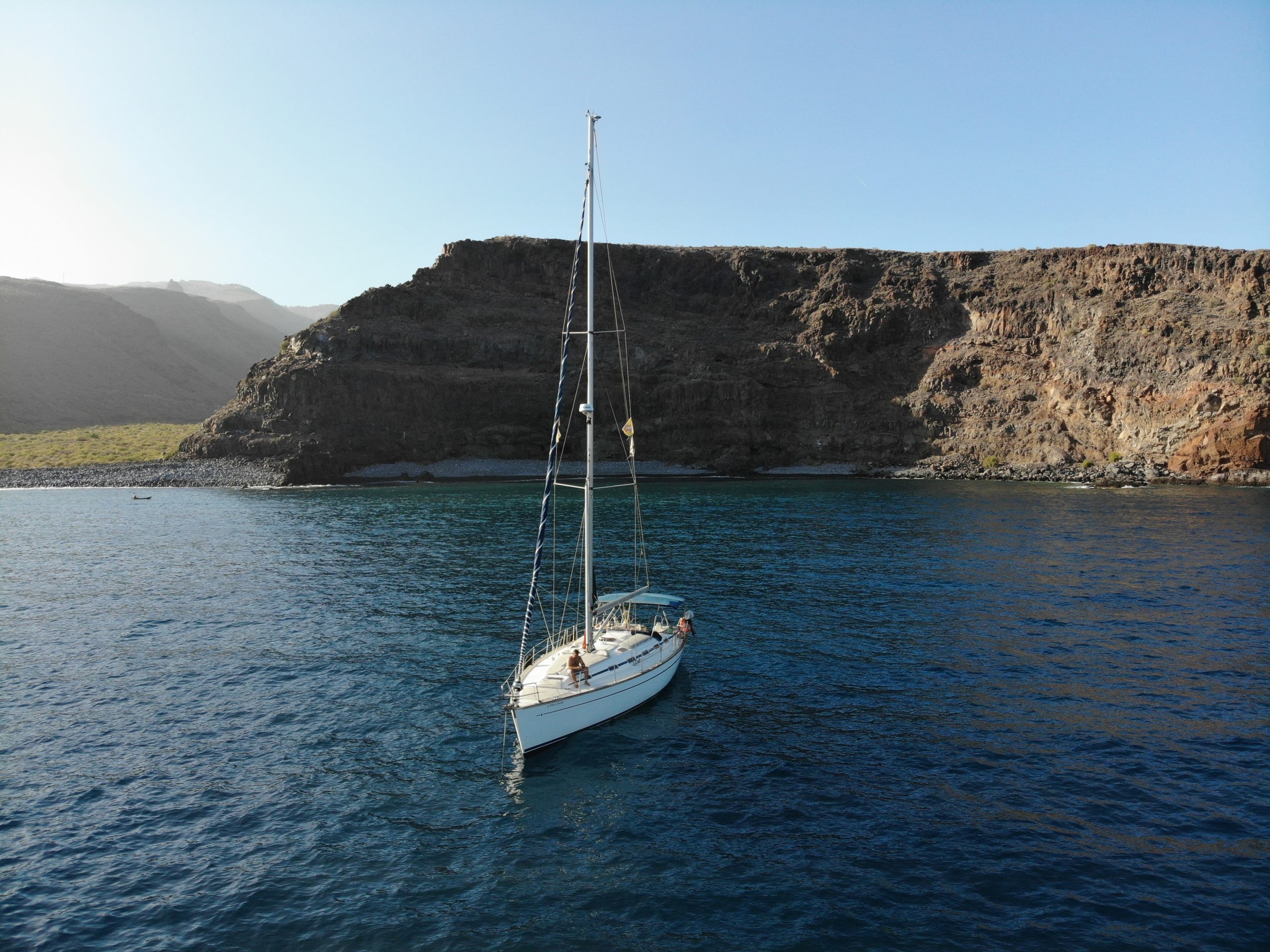 Charter privado en velero con Big Smile Charters y el Teide al fondo, Tenerife